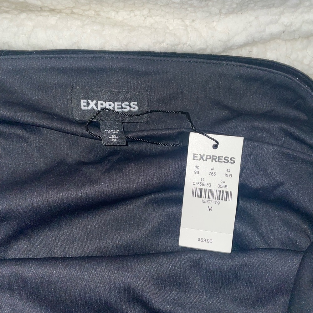 From express, never warn. New w/tags  sequin skirt. fleece lining mini skirt - Picture 2 of 4